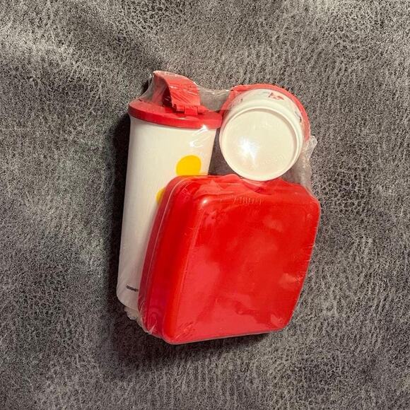 Tupperware mickey mouse red lunch set - Picture 3 of 6